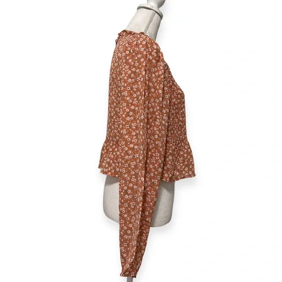 Boutique Dainty Floral Ruffled Long Sleeve Peplum Top NWT - Picture 2 of 8